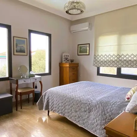 Villa Kyrenia Villa *