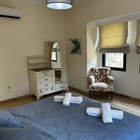 Villa Kyrenia Villa *