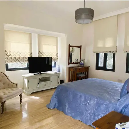 Villa Kyrenia Villa *