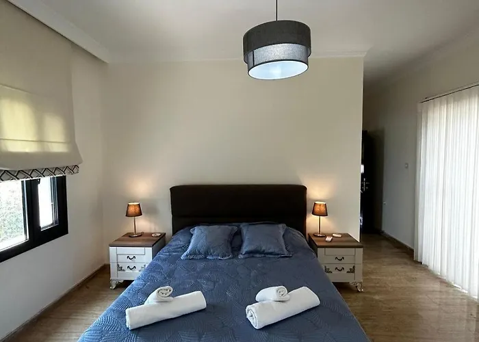 Villa Kyrenia Villa *