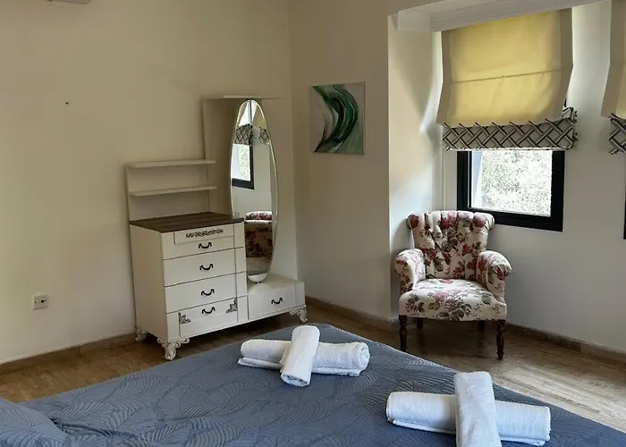 Villa Kyrenia Villa *