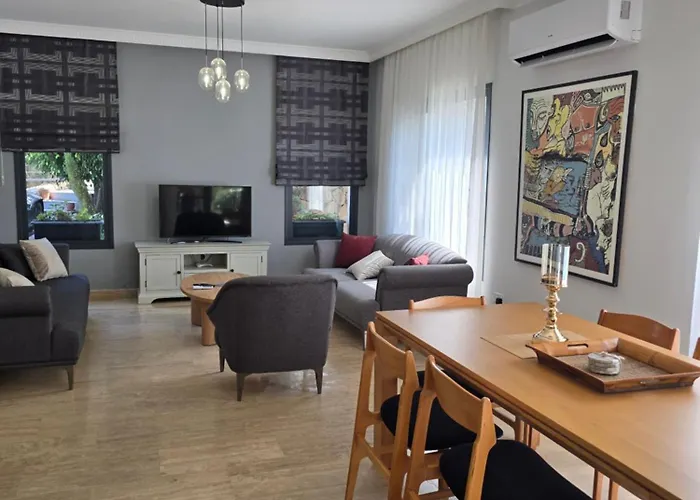 Villa Kyrenia Villa *