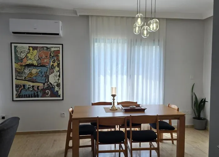 Villa Kyrenia Villa *